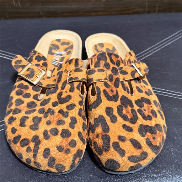 Leopard Print Clogs with Buckle - Picture 2 of 7